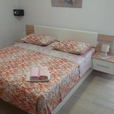 Apartment Blue Eye With Private Pool Makarska
