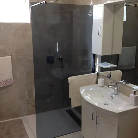 Blue Eye With Private Pool Apartment *