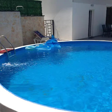 Daire Blue Eye With Private Pool Makarska