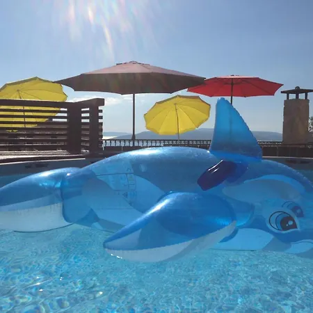 Daire Blue Eye With Private Pool Makarska